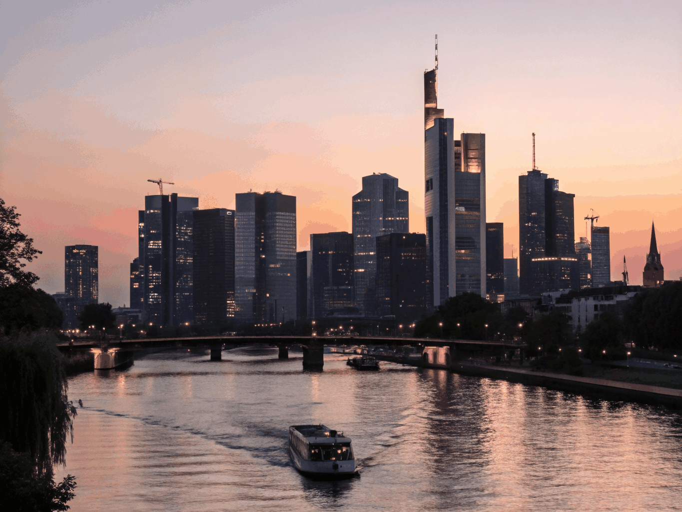 Moderne Hochhausarchitektur im Frankfurter Europaviertel